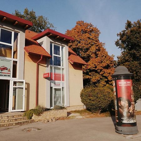 Apartman Pri Parku Sered' Экстерьер фото