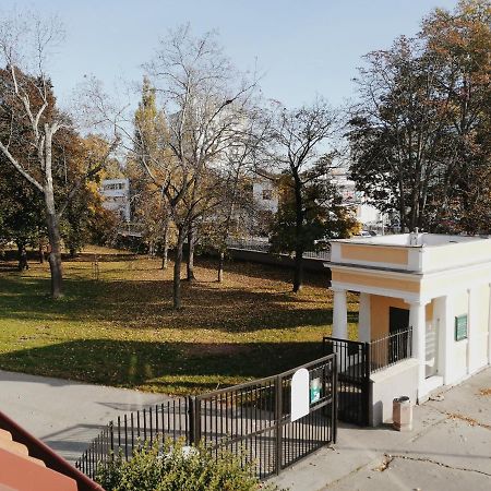 Apartman Pri Parku Sered' Экстерьер фото